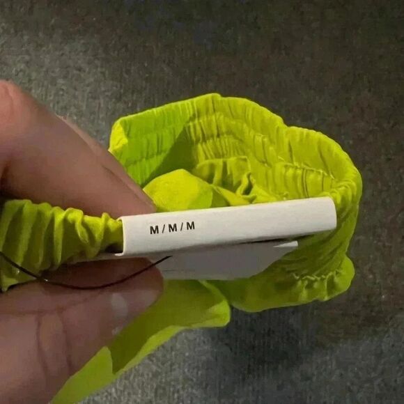 NWT Nike Girls Dri-Fit High-Waisted Woven Training Shorts Youth Green - Picture 3 of 3